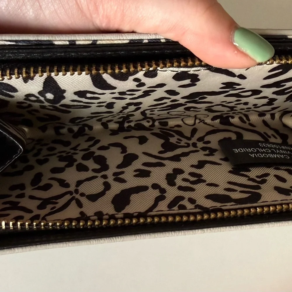 Jessica Simpson Blush Pink Zip-Around Wallet with Gold Logo - Picture 3 of 4